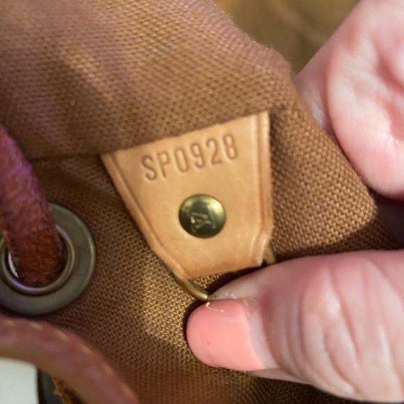 Louis Vuitton Montsouris MM Backpack - Picture 16 of 16